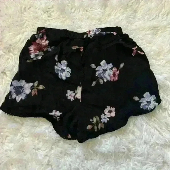 Black Floral Shorts - Picture 2 of 3